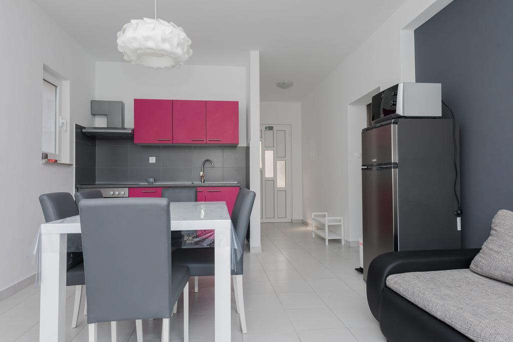 Apartment Dragan Grubisic Примоштен Экстерьер фото