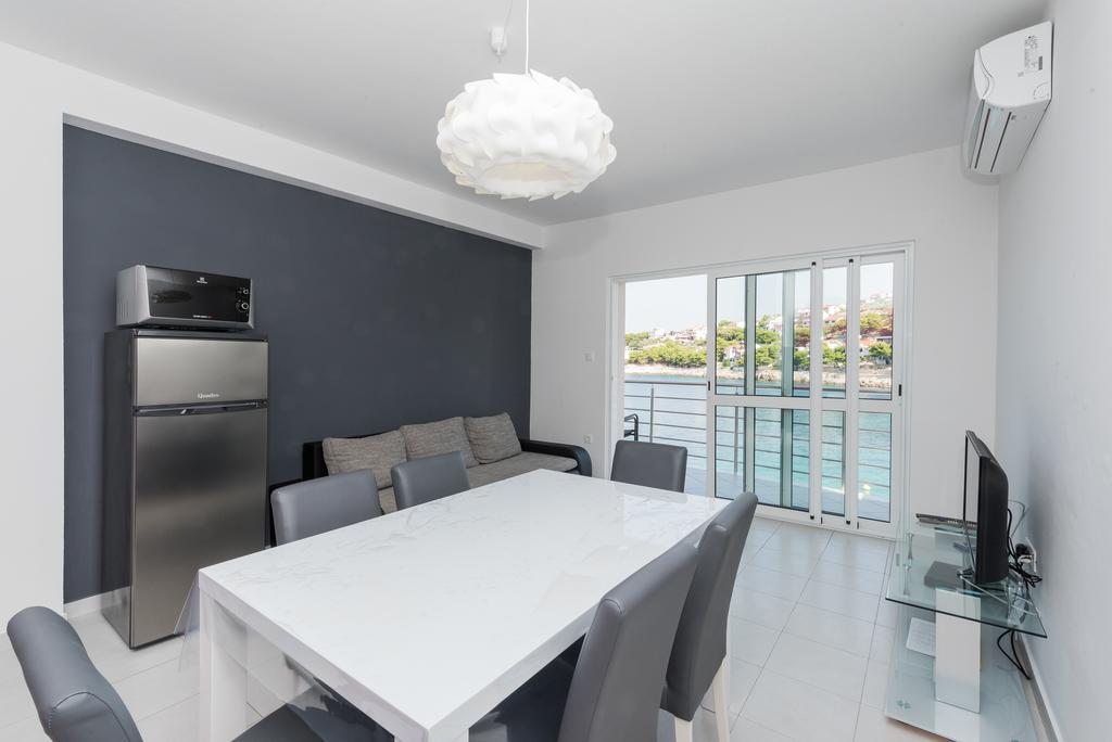 Apartment Dragan Grubisic Примоштен Экстерьер фото